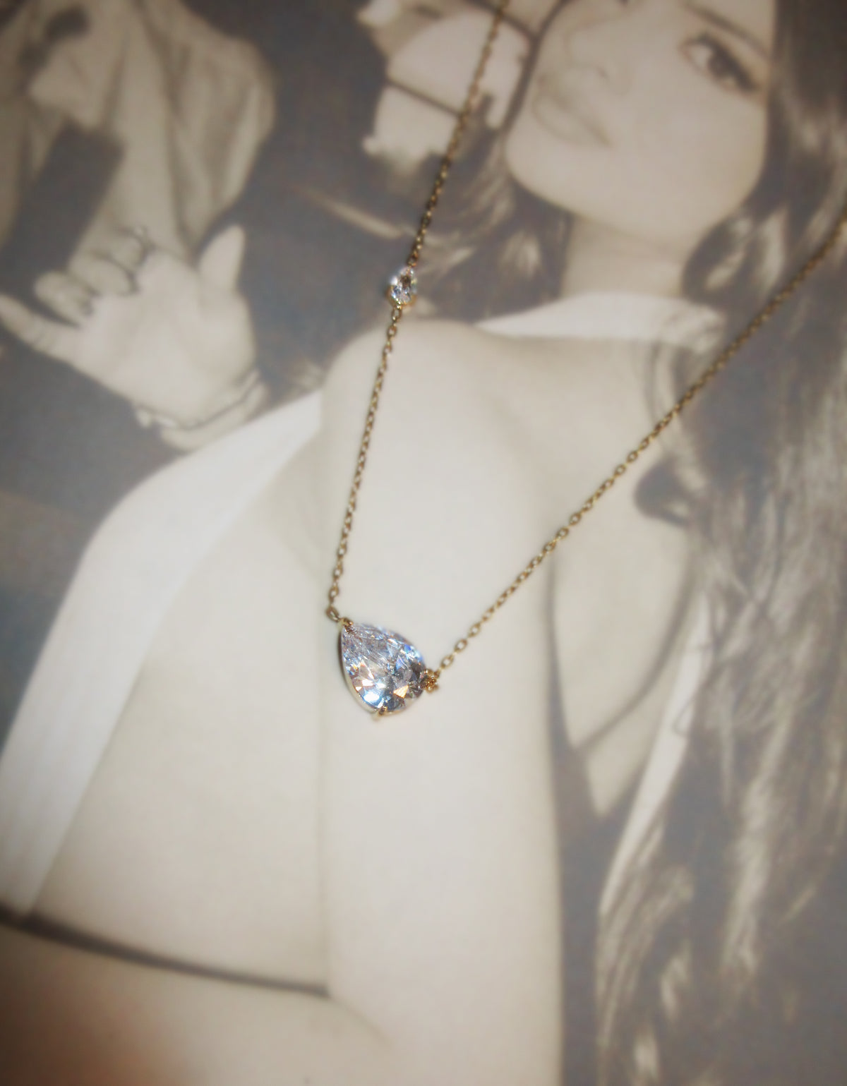 Lumiére Bezel Necklace